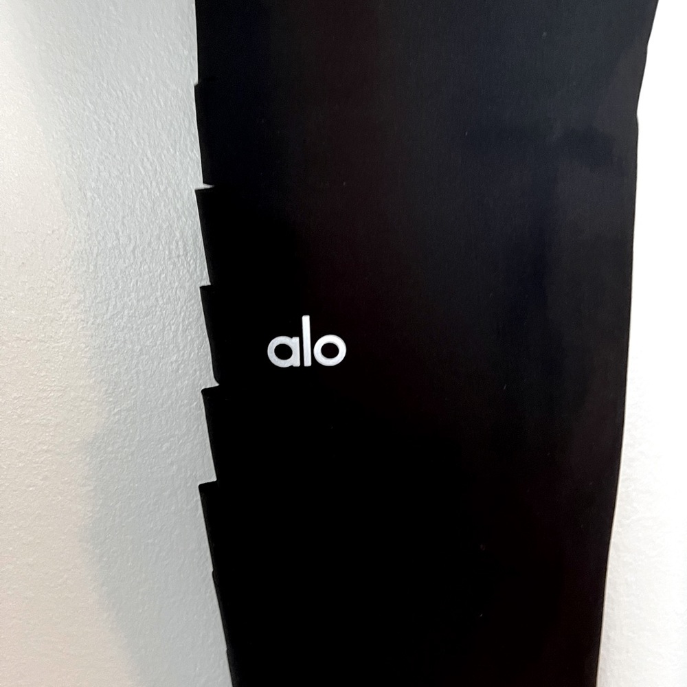 Alo Yoga Cut Side Capri Leggings - Picture 3 of 3